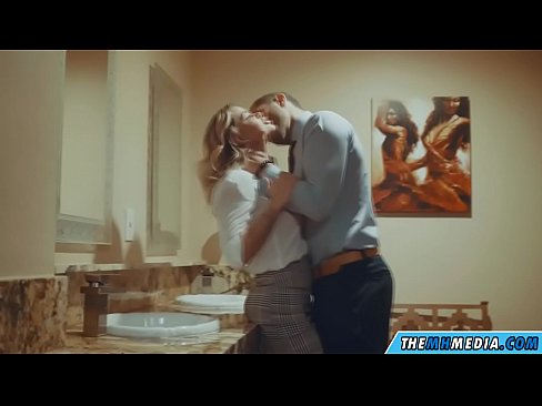 ❤️ Kad te prsata plavuša zavede u javnom toaletu Porno u pornografiji bs.sexycamse.top